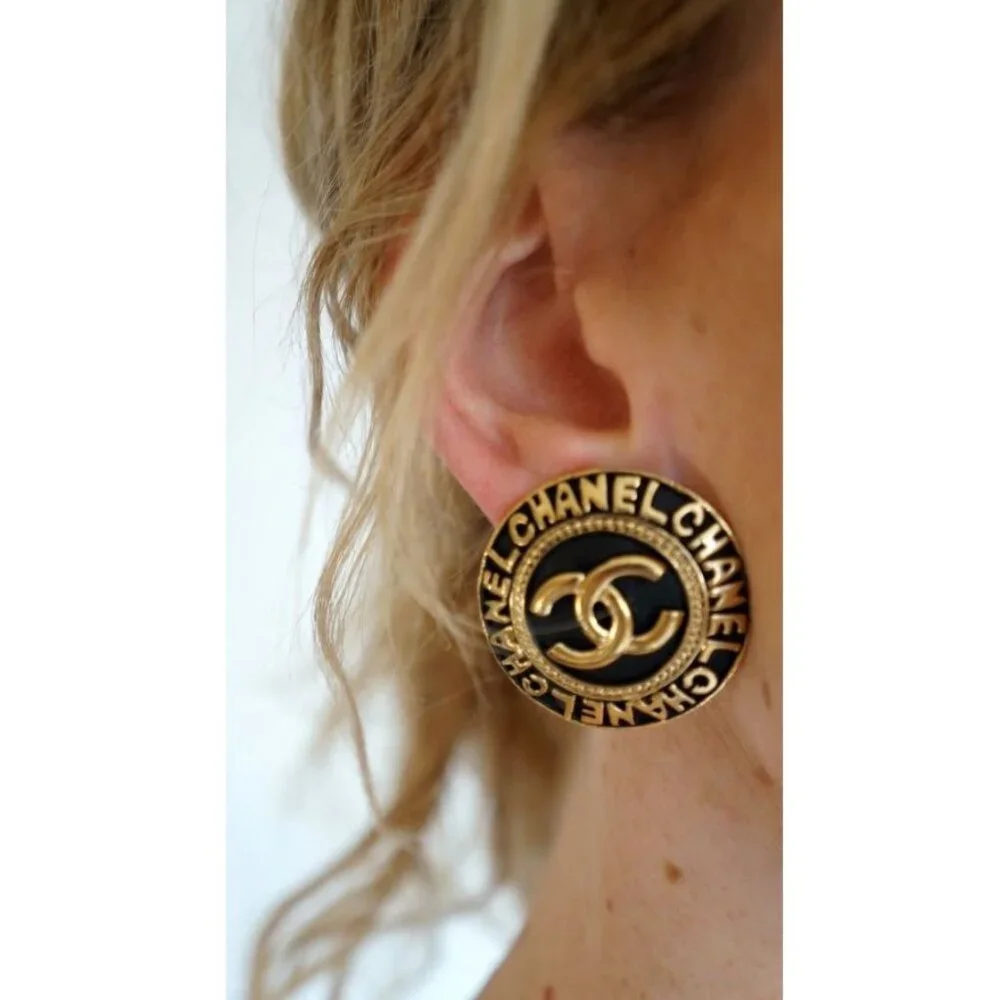 Chanel Vintage 80s CC Logo Gold Tone Black Enamel Metal Round Clip‎ On Earrings